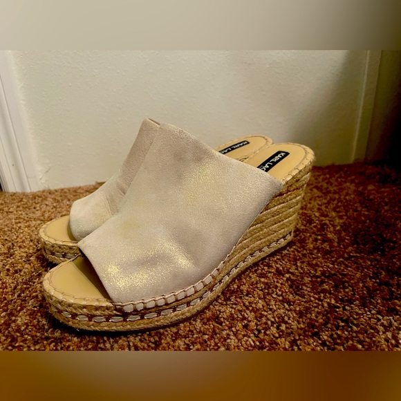 Karl Lagerfeld Gold Sparkle 3.5” Slip on Wedges. Chic Chain Design size 9M - Picture 5 of 6